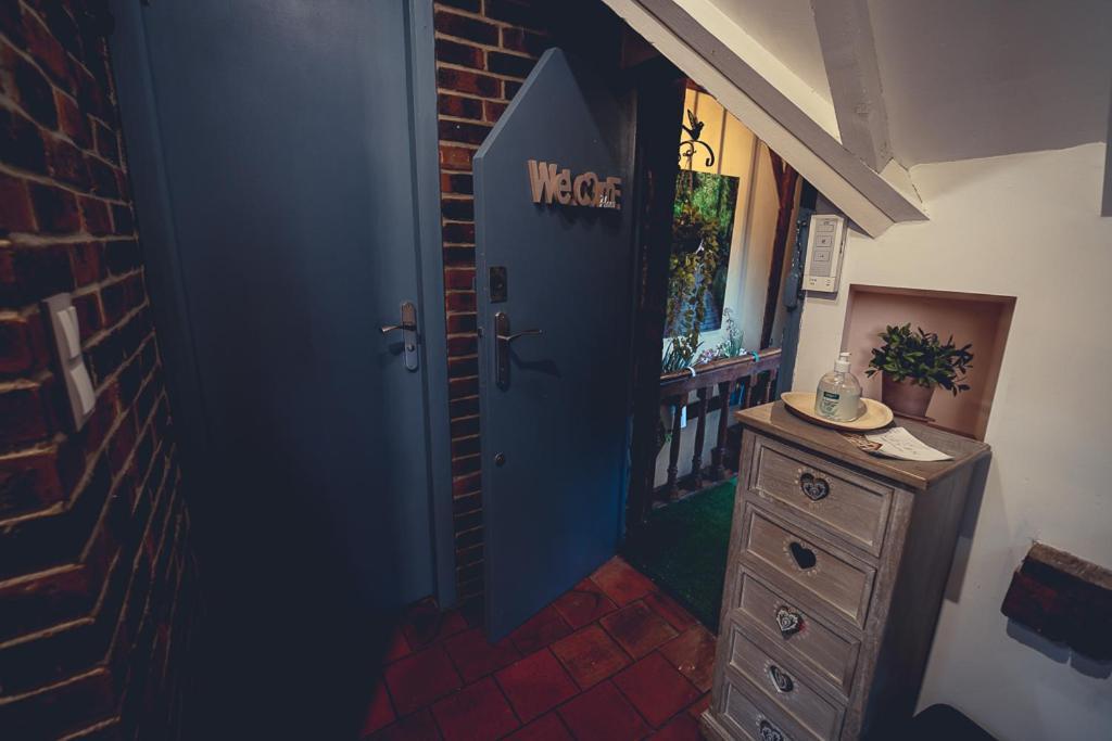 Appart Romantique Dans Hyper Centre Wifi Troyes Exterior photo
